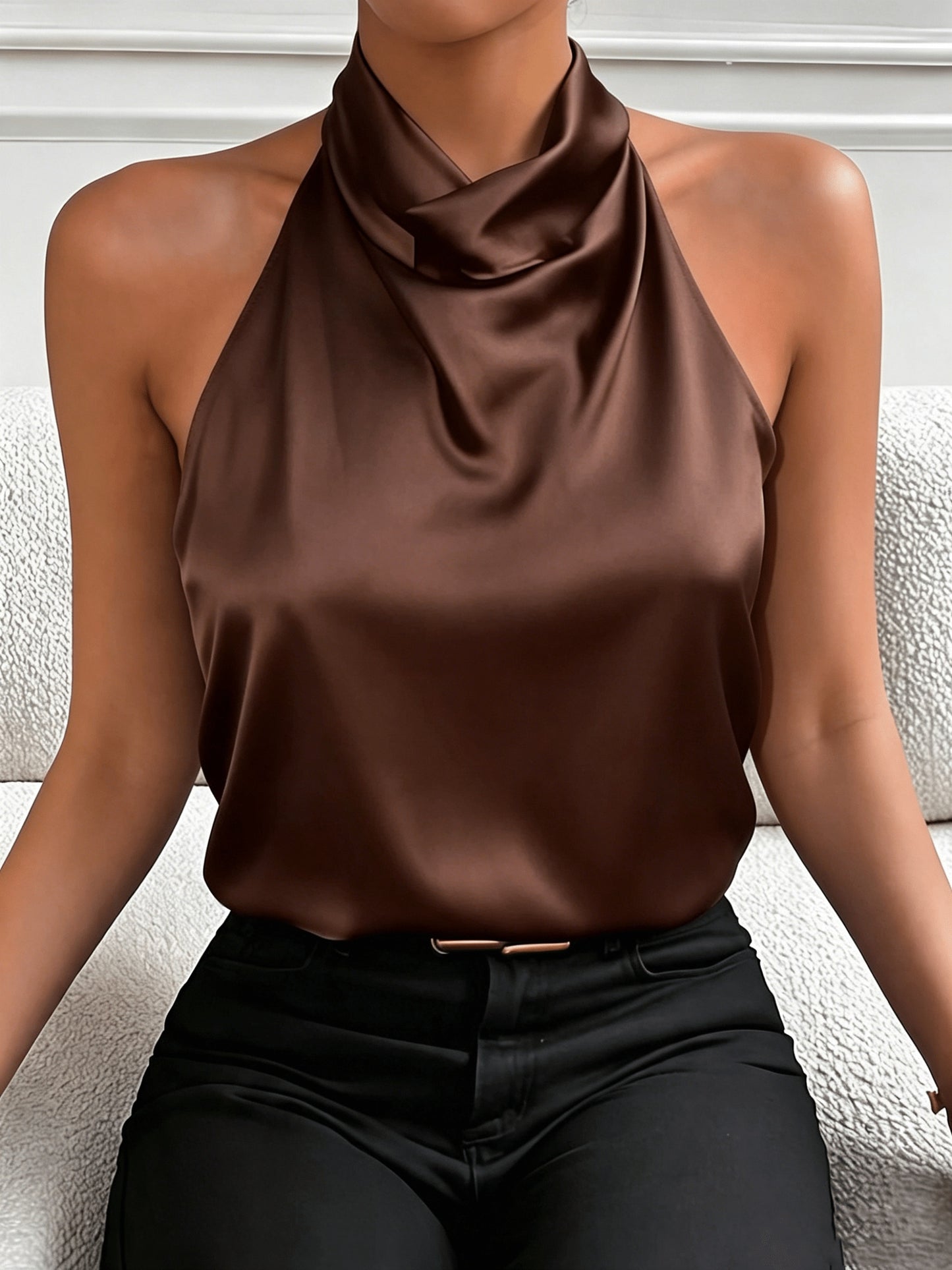 Elegant and Sexy Halter Neck Backless Top, Suitable for Summer Dates, Parties, Commuting, and Casual Fashion. Versatile and High-end, This Short-length Top Accentuates Your Figure with a Vintage Style