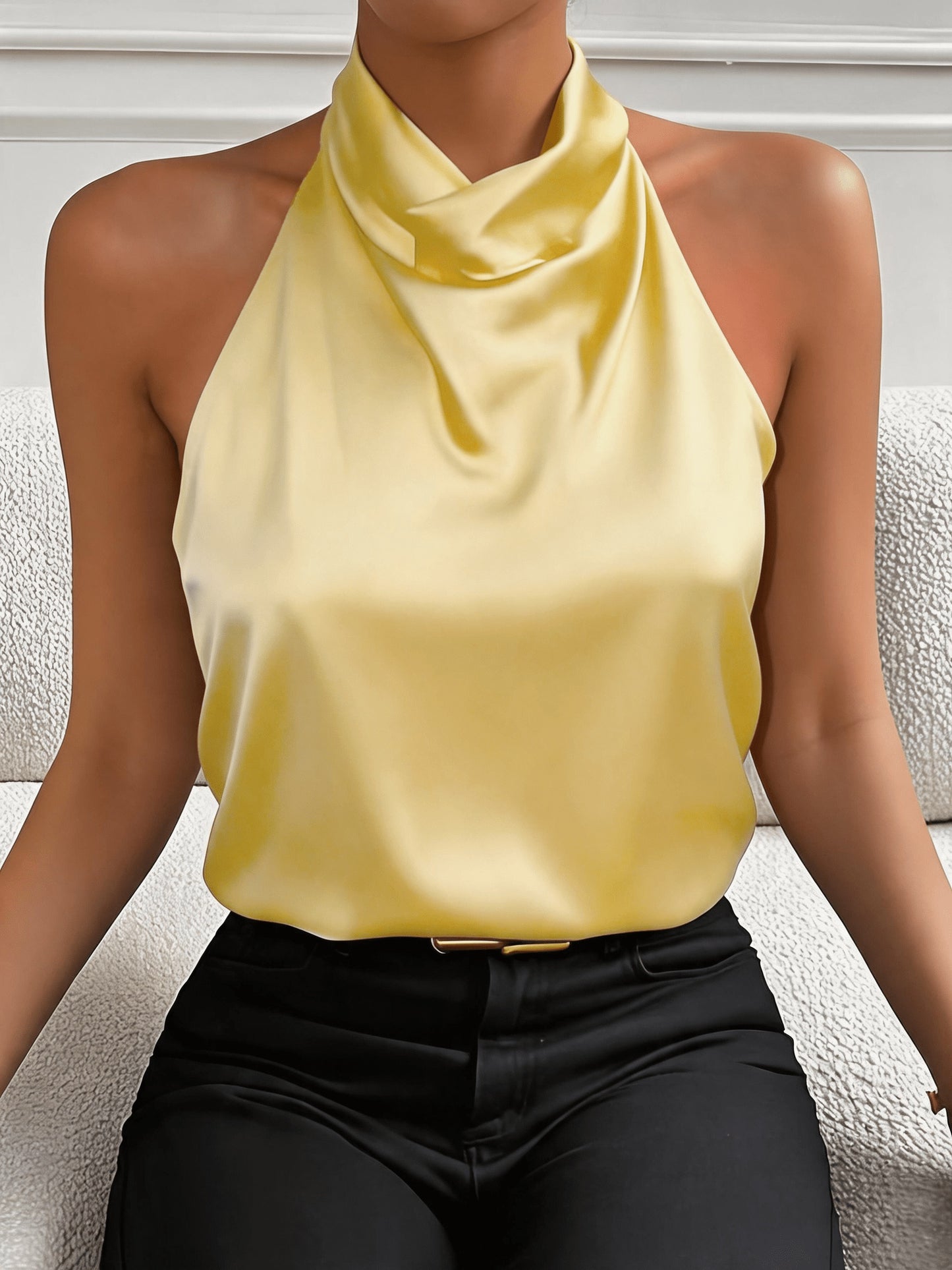 Elegant and Sexy Halter Neck Backless Top, Suitable for Summer Dates, Parties, Commuting, and Casual Fashion. Versatile and High-end, This Short-length Top Accentuates Your Figure with a Vintage Style